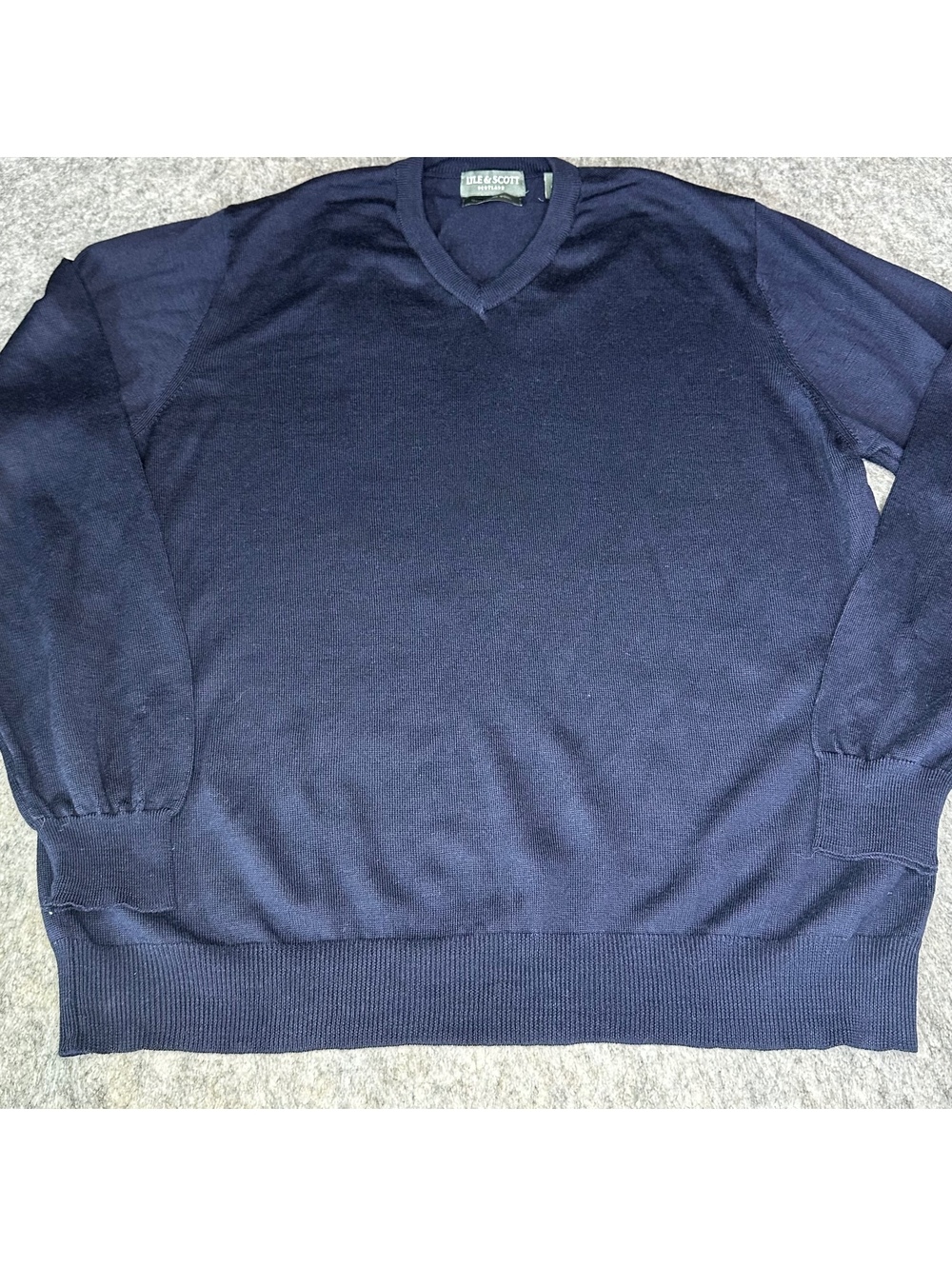 Lyle & Scott Sweater Mens Medium M Navy Blue 100% Merino Wool V-Neck Lightweight